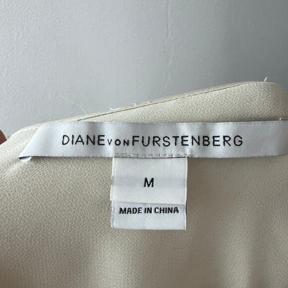 DVF Diane Von Furstenberg Ivory Pleated Blouse Silk Keyhole Neck Size M Medium - Picture 7 of 11